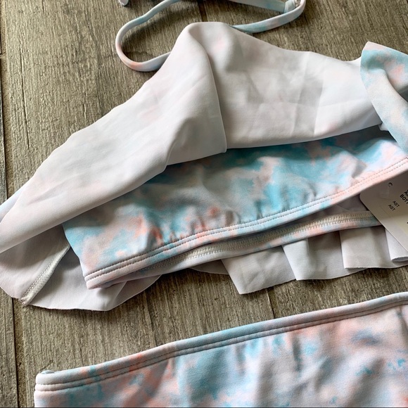 🔥🔥BILLABONG - TIE DYE FLUTTER BIKINI SET🔥🔥 - Picture 4 of 6